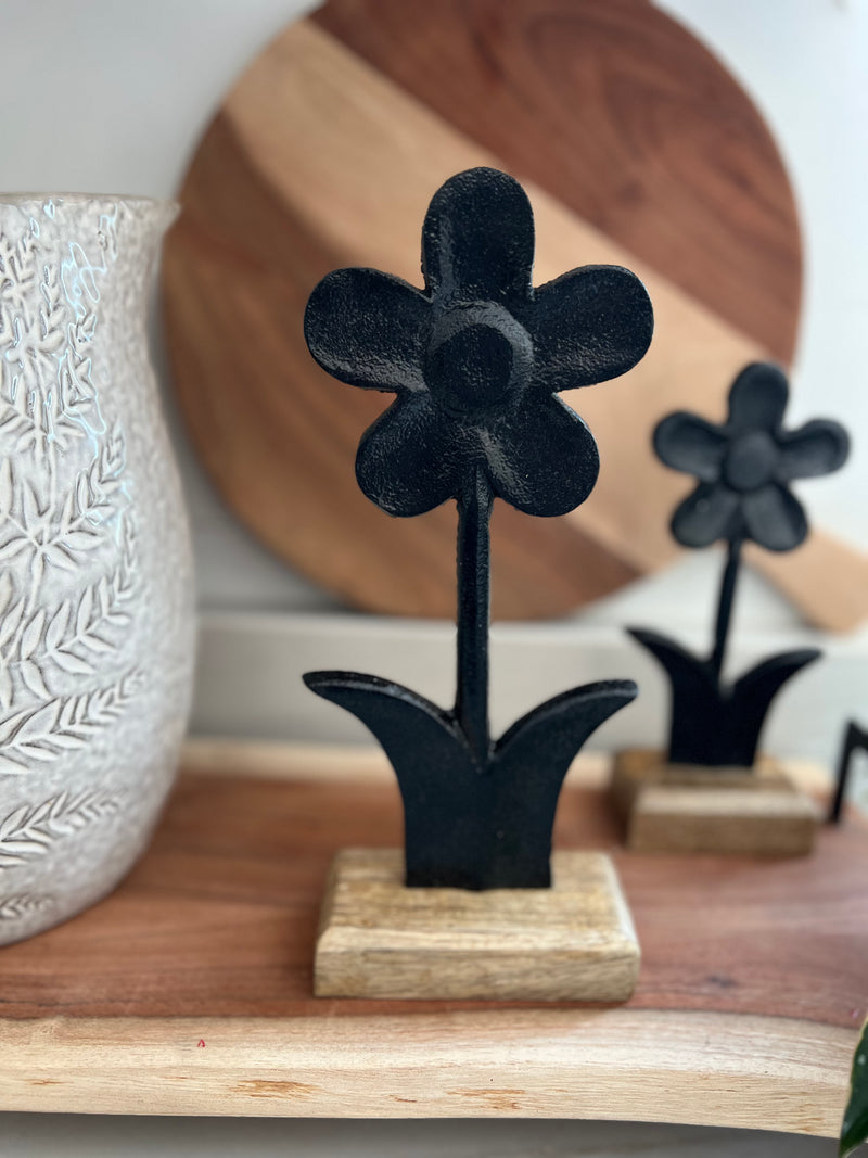 9" Standing Metal Daisy