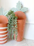 Metal Carrot Wall Bucket